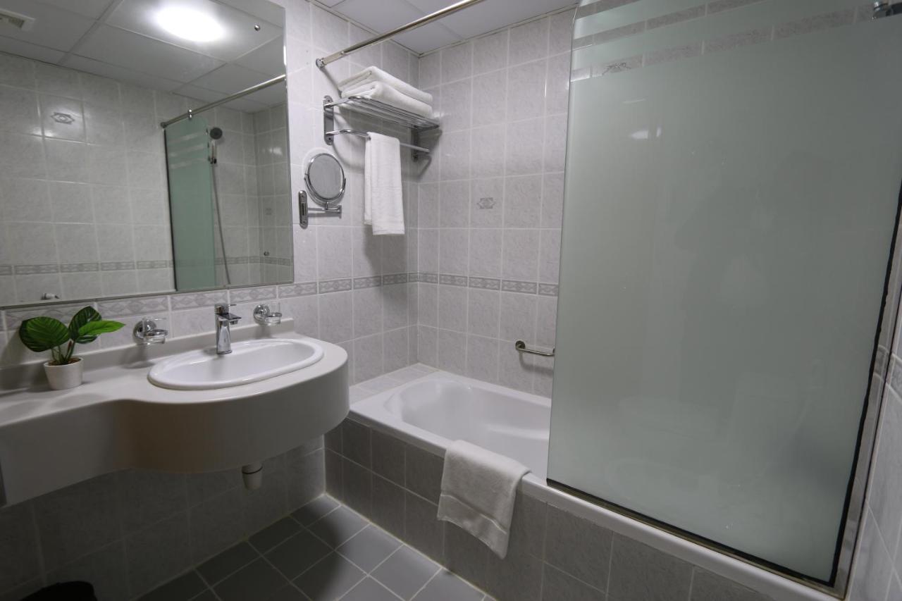 New California Hotel Dubai Dış mekan fotoğraf